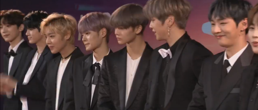 Thảm đỏ MAMA bùng nổ vẻ đẹp trai của Wanna One, Seventeen và Samuel