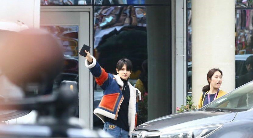 Seventeen, Samuel siêu điển trai, thân thiện với fan Việt tại sân bay