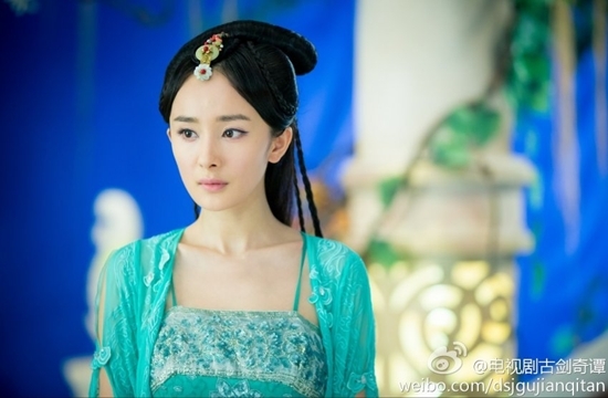 Loạt tạo hình cổ trang trong màu áo thanh y của Dương Mịch