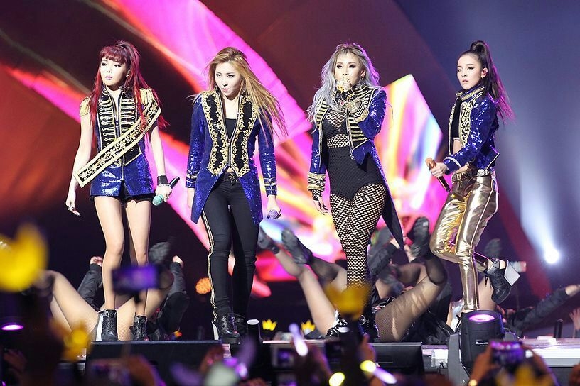 Một năm sau ngày 2NE1 tan rã, Dara lên tiếng đòi công bằng cho fan