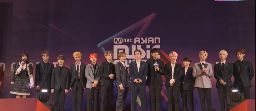 Thảm đỏ MAMA bùng nổ vẻ đẹp trai của Wanna One, Seventeen và Samuel