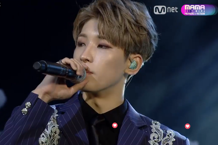 Wanna One, Seventeen và Samuel “đốt cháy” nhà hát Hòa Bình