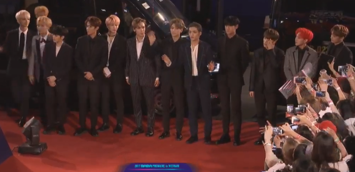 Thảm đỏ MAMA bùng nổ vẻ đẹp trai của Wanna One, Seventeen và Samuel