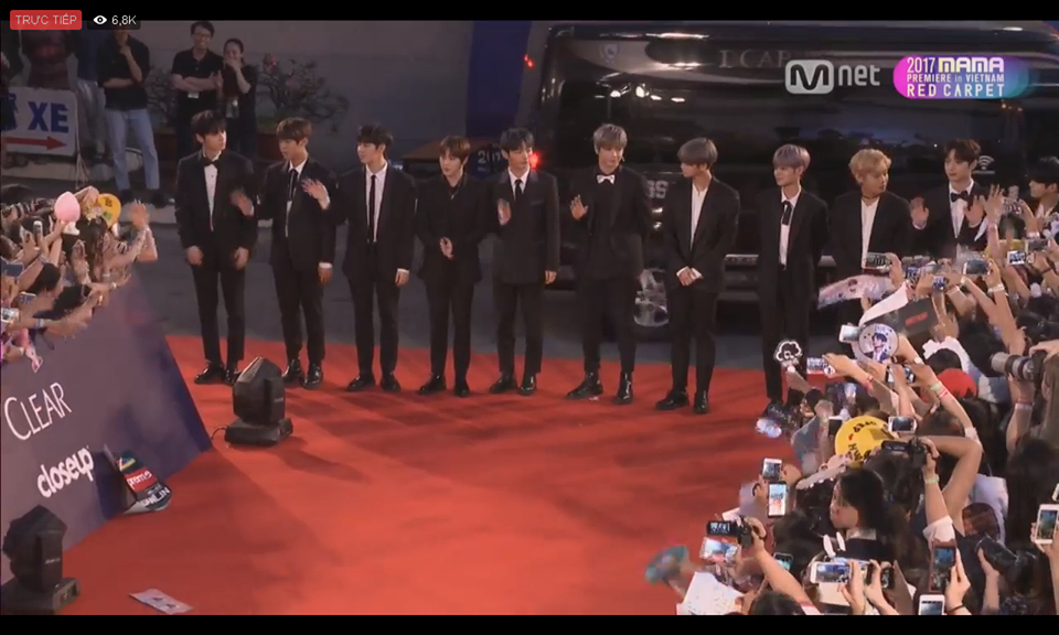 Thảm đỏ MAMA bùng nổ vẻ đẹp trai của Wanna One, Seventeen và Samuel