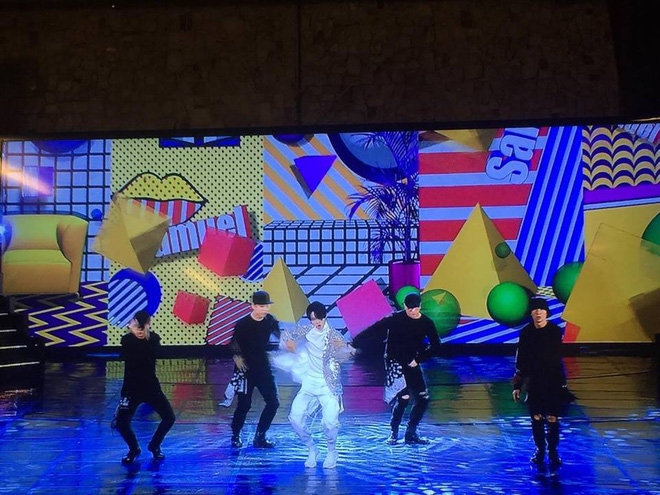 Wanna One, Seventeen và Samuel “đốt cháy” nhà hát Hòa Bình