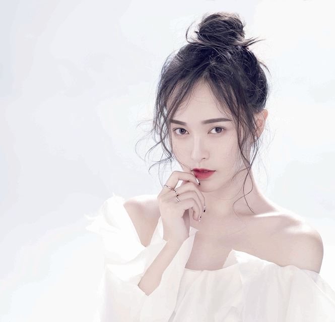 Khi mỹ nhân Hoa ngữ 'khoe vai hờ hững': Ai khiến dân tình ngất ngây?