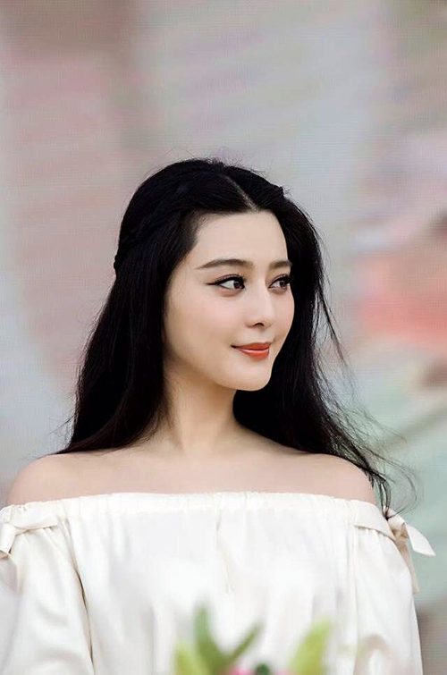 Khi mỹ nhân Hoa ngữ 'khoe vai hờ hững': Ai khiến dân tình ngất ngây?