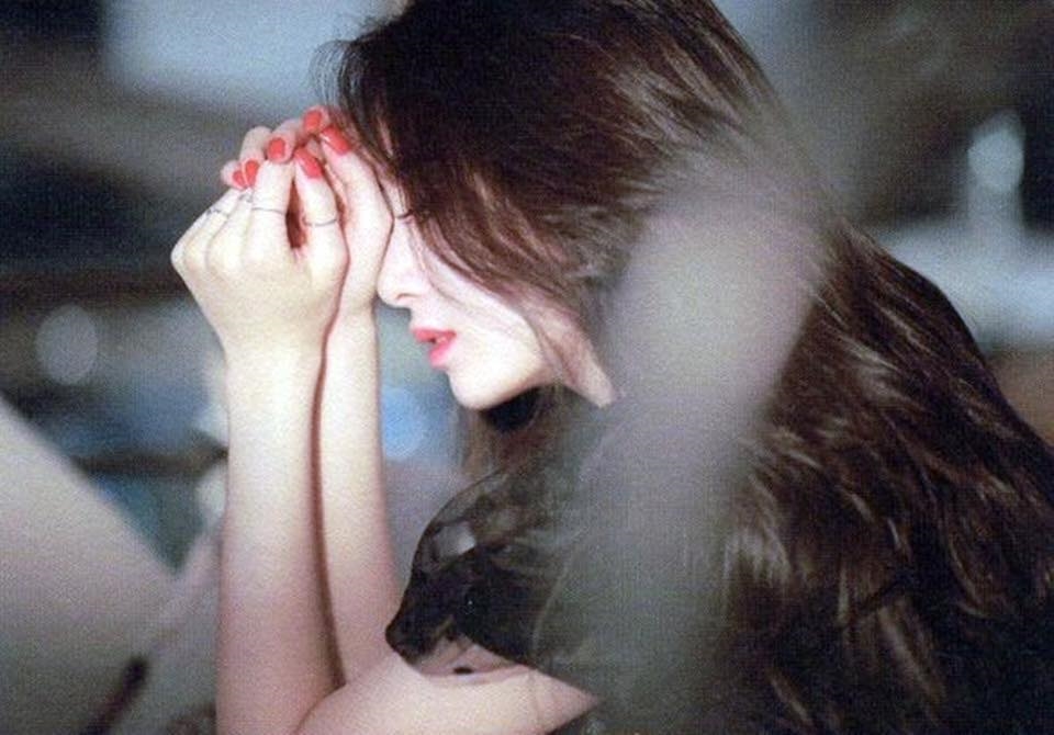 Ji Yeon và V là 2 ngôi sao được ca tụng góc nghiêng đẹp thần sầu