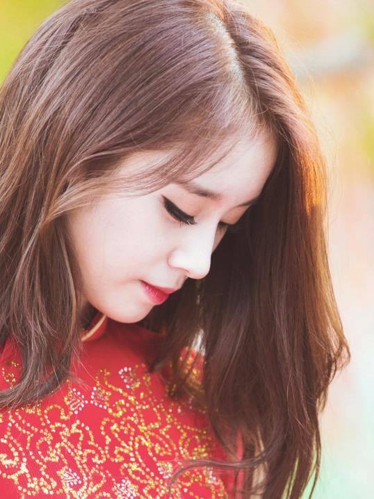 Ji Yeon và V là 2 ngôi sao được ca tụng góc nghiêng đẹp thần sầu