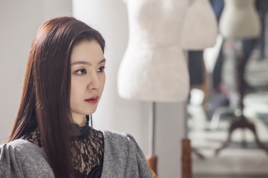 Black Knight tung poster, Shin Se Kyung lại đơ và vô hồn như cũ