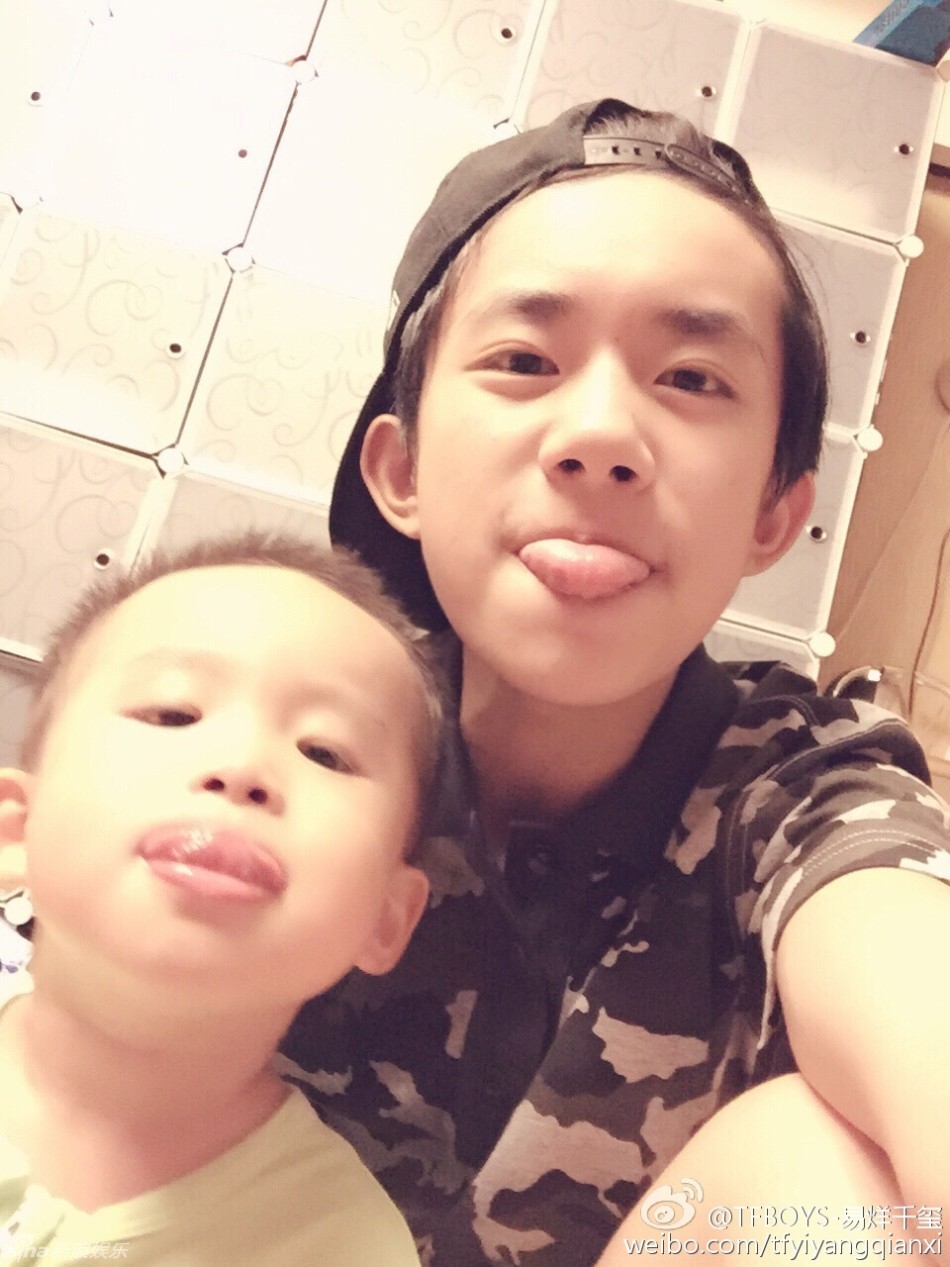 Dịch Dương Thiên Tỉ, 17 tuổi mà đã soái đến độ này rồi!