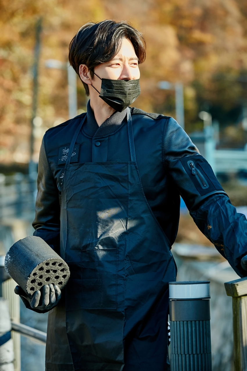Múa đông đến, Park Hae Jin tới vùng quê nghèo phát than từ thiện
