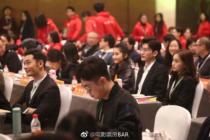 Lộc Hàm - Quan Hiểu Đồng cùng tái xuất trong một hoạt động