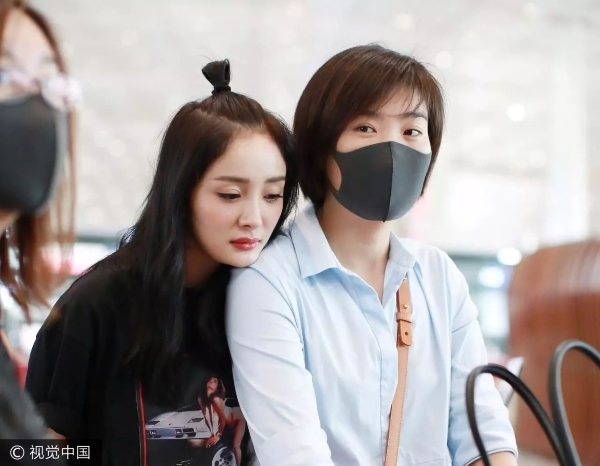 Dương Mịch và trợ lý thành tâm điểm chú ý vì quá thân thiết