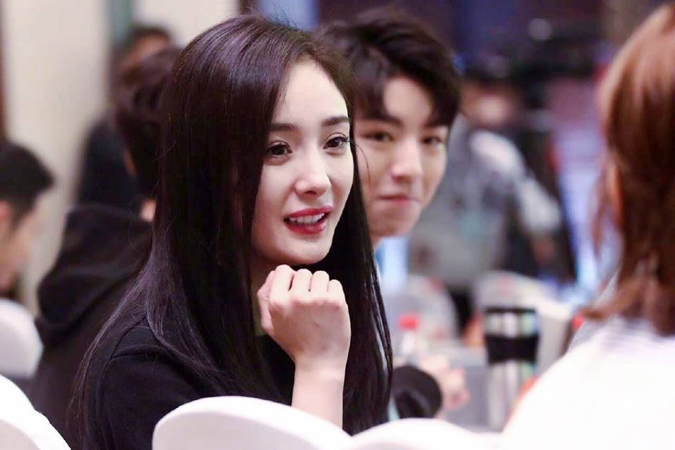 Sau 3 năm làm fan bự rốt cuộc Vương Tuấn Khải cũng được ngồi cùng idol
