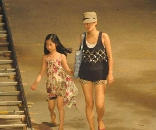 Con gái Mã Y Lợi - Văn Chương gây bão vì quá xinh đẹp và tài năng