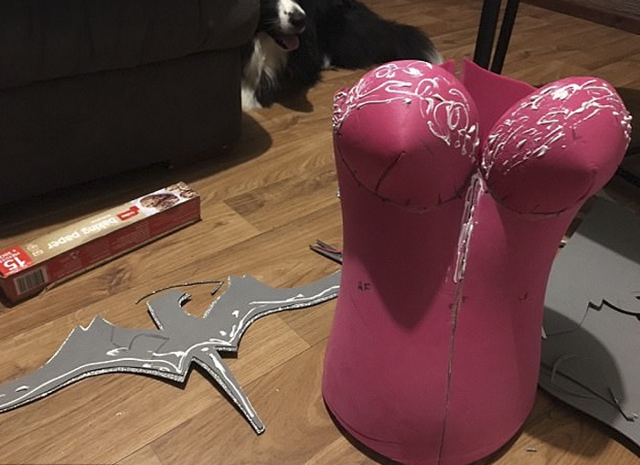 Cô gái hot nhất MXH nhờ cosplay Wonder Woman bằng thứ này