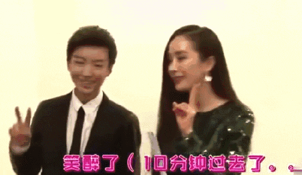 Sau 3 năm làm fan bự rốt cuộc Vương Tuấn Khải cũng được ngồi cùng idol