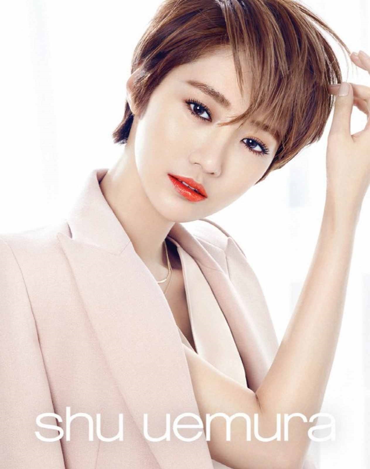Khám phá chìa khóa cho sắc đẹp thời thượng của Go Jun Hee