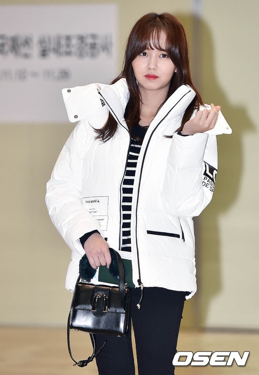 Kim So Hyun mặt tròn xinh xắn lên đường sang Nhật dự MAMA