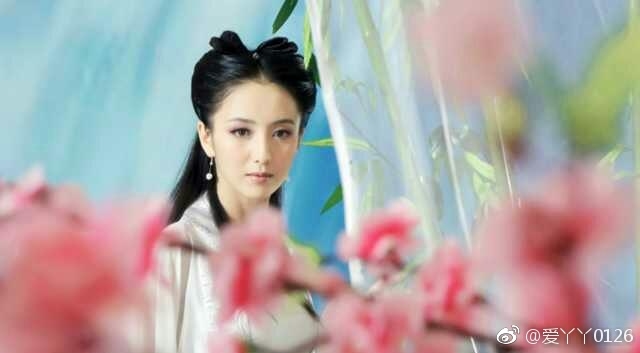 Đồng Lệ Á bất ngờ bị chê kém sắc khi hóa thân làm Tiểu Long Nữ