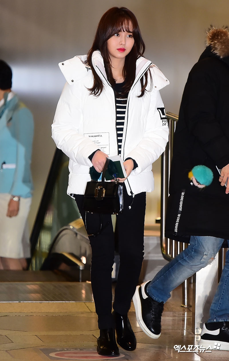 Kim So Hyun mặt tròn xinh xắn lên đường sang Nhật dự MAMA