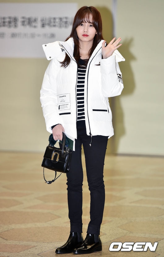 Kim So Hyun mặt tròn xinh xắn lên đường sang Nhật dự MAMA