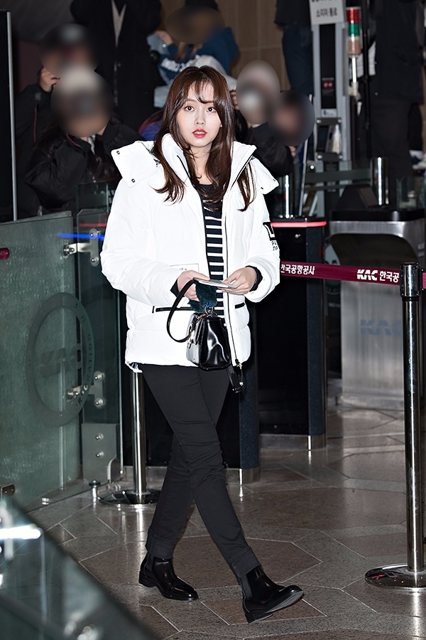 Kim So Hyun mặt tròn xinh xắn lên đường sang Nhật dự MAMA