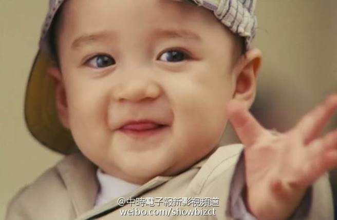 Sao nhí đáng yêu nhất Hoa ngữ gây bão vì càng lớn lại càng đẹp trai