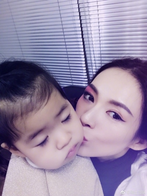 Đặt tên độc lạ cho con, dàn sao Hoa ngữ bỗng thành trò cười cho fan