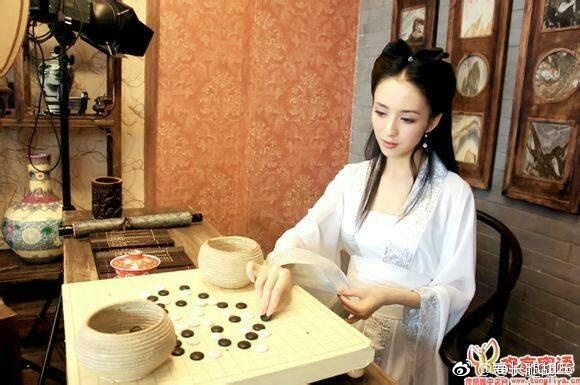 Đồng Lệ Á bất ngờ bị chê kém sắc khi hóa thân làm Tiểu Long Nữ