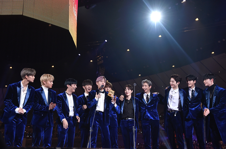 MAMA 2017: nhiều màn trình diễn điển cao nhưng vẫn gây tranh cãi