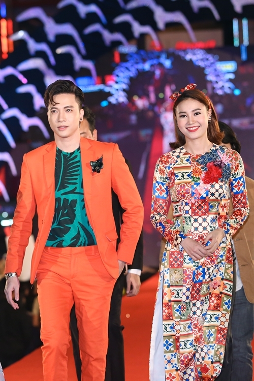 Thời trang thảm đỏ của cặp đôi tin đồn tại liên hoan phim