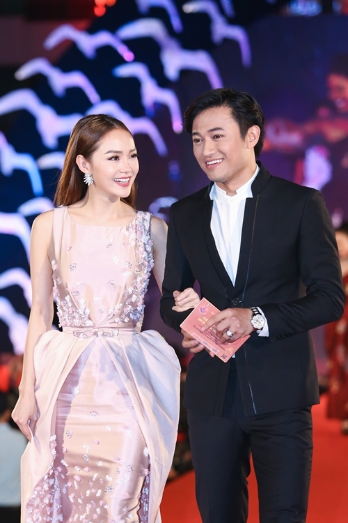 Thời trang thảm đỏ của cặp đôi tin đồn tại liên hoan phim