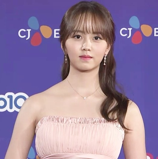 Kim So Hyun xinh đẹp và đáng yêu trên thảm đỏ MAMA 2017 tại Nhật