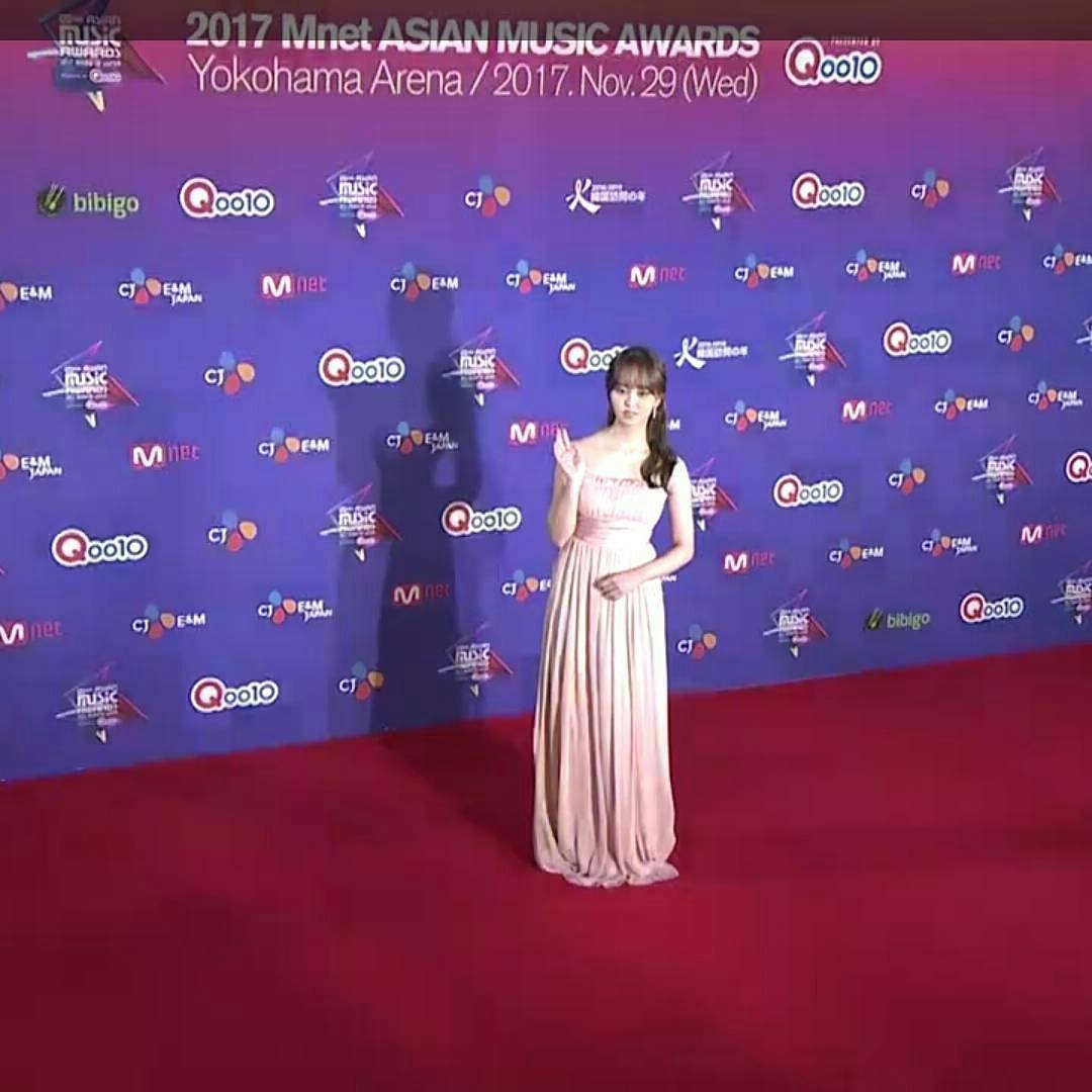 Kim So Hyun xinh đẹp và đáng yêu trên thảm đỏ MAMA 2017 tại Nhật