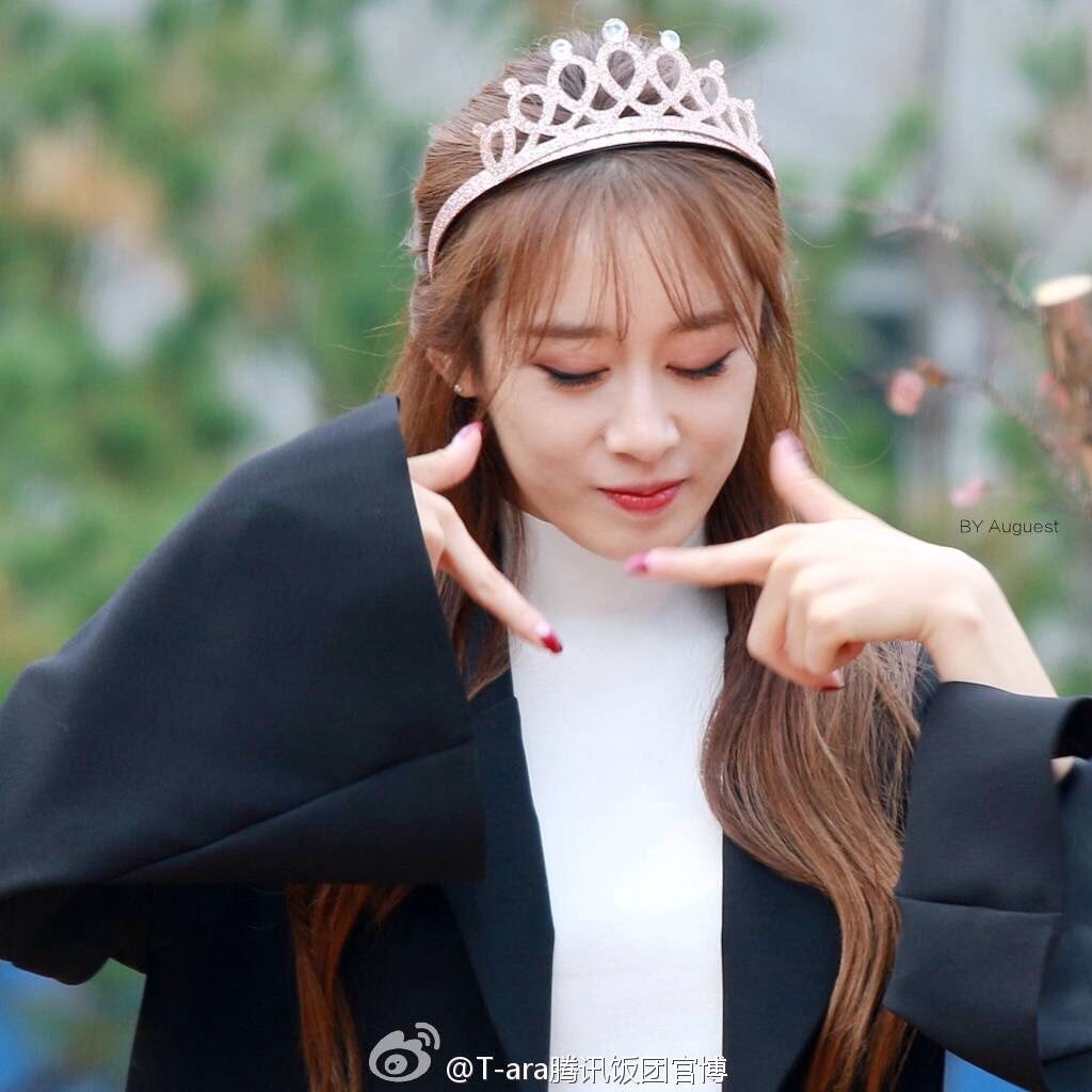 Mỹ nhân Hàn xinh đẹp khi đội vương miện