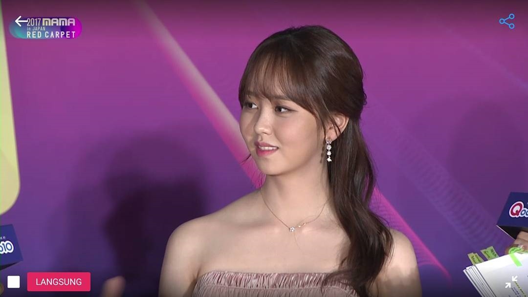 Kim So Hyun xinh đẹp và đáng yêu trên thảm đỏ MAMA 2017 tại Nhật