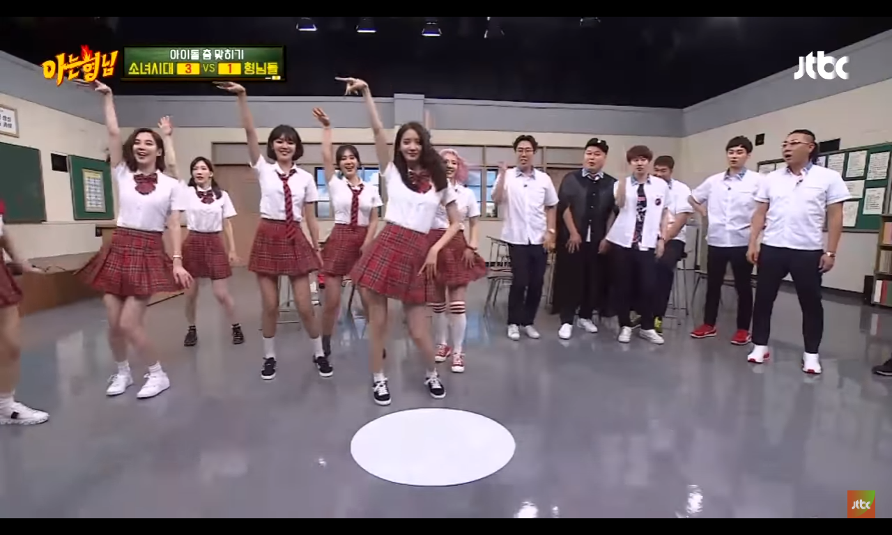 TWICE diễn My Name ở MAMA 2017 so với phiên bản SNSD 10 năm trước