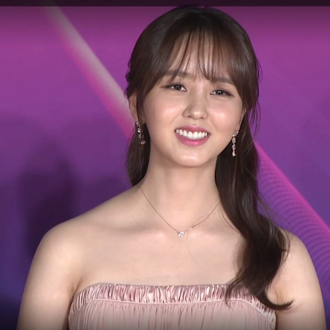 Kim So Hyun xinh đẹp và đáng yêu trên thảm đỏ MAMA 2017 tại Nhật