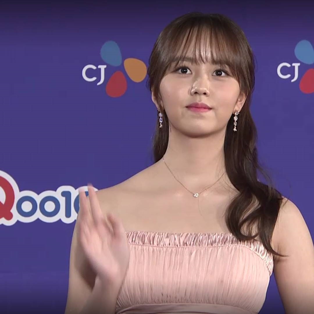 Kim So Hyun xinh đẹp và đáng yêu trên thảm đỏ MAMA 2017 tại Nhật