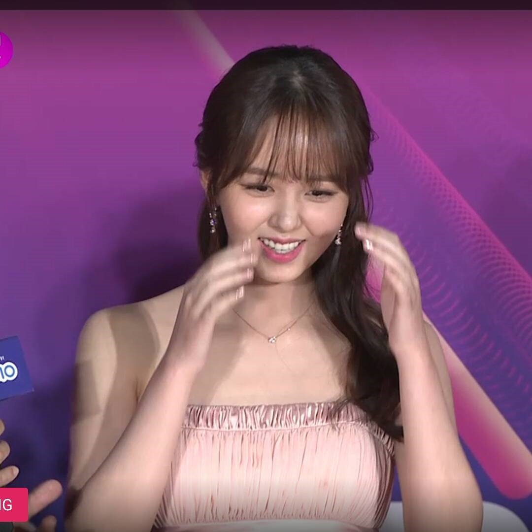 Kim So Hyun xinh đẹp và đáng yêu trên thảm đỏ MAMA 2017 tại Nhật