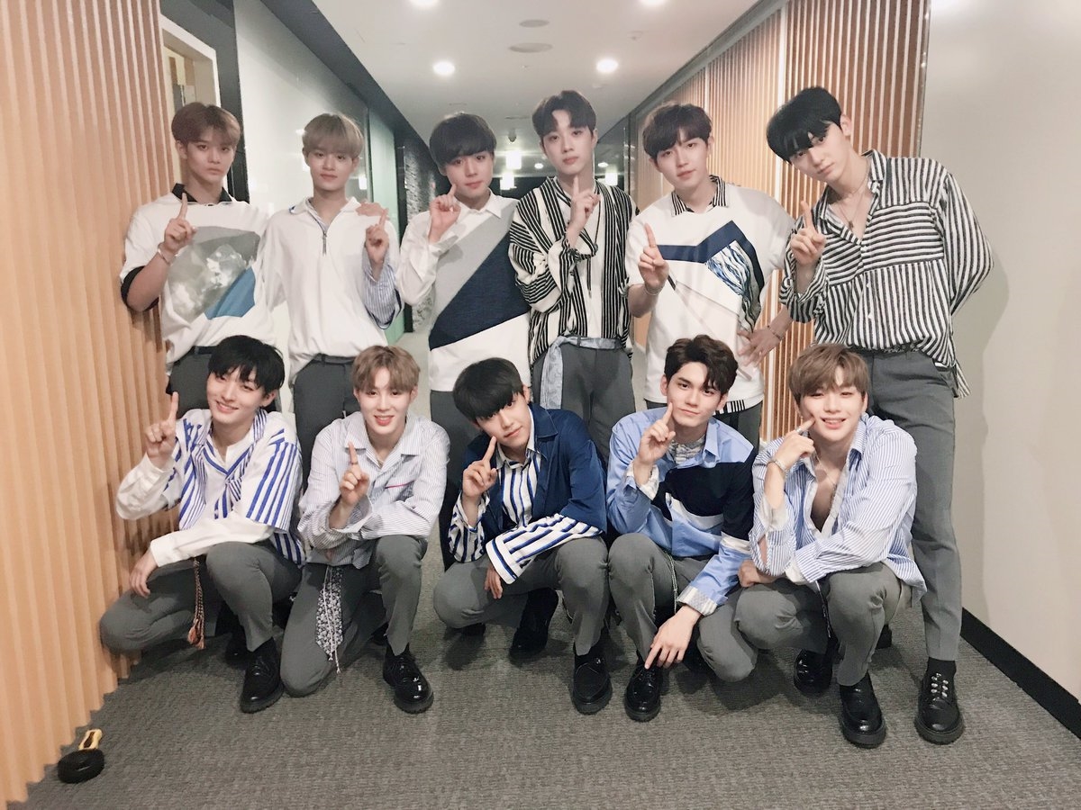 Bức ảnh chứng minh Wanna One đối xử với fan Việt hoàn toàn khác biệt