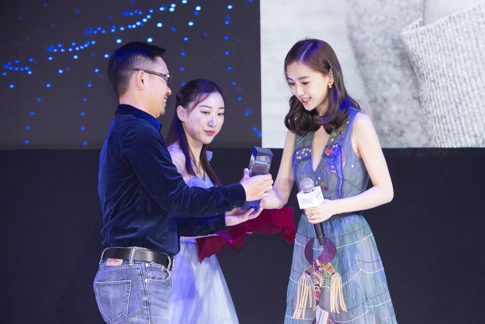 Angela Baby trở lại phong độ với nhan sắc đỉnh cao