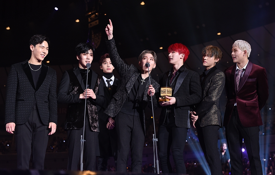 MAMA 2017: nhiều màn trình diễn điển cao nhưng vẫn gây tranh cãi