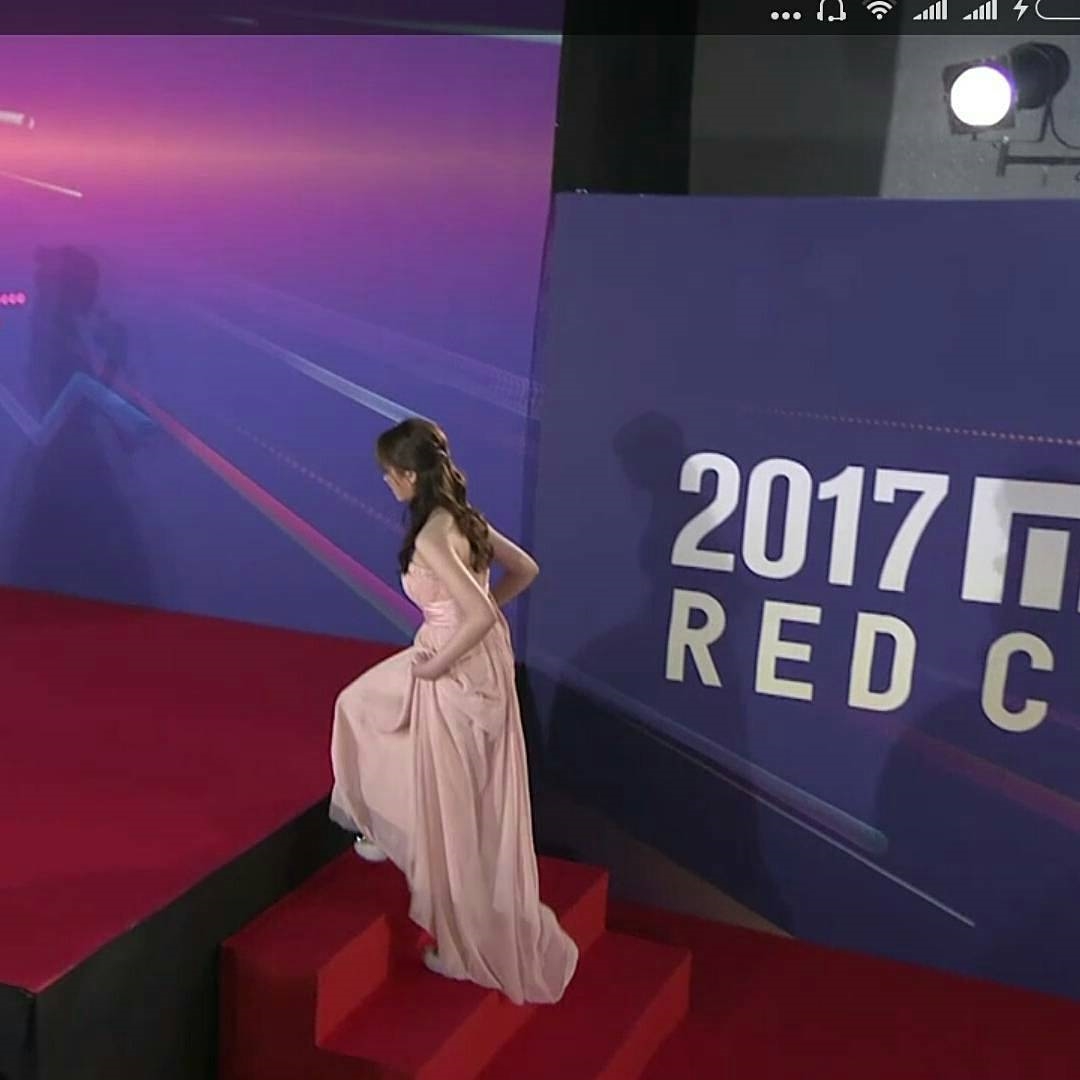 Kim So Hyun xinh đẹp và đáng yêu trên thảm đỏ MAMA 2017 tại Nhật