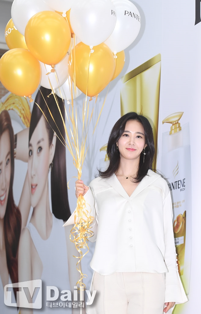 Seo Hyun (SNSD) hội ngộ thành viên Yuri tại sự kiện mới