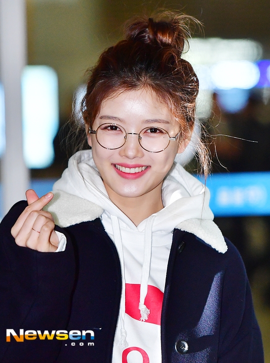 Kim Yoo Jung vẫn gây sốt bởi vẻ ngoài xinh xắn, đáng yêu hết nấc