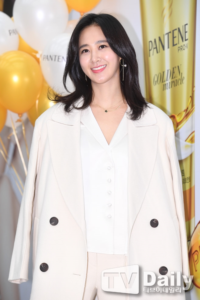 Seo Hyun (SNSD) hội ngộ thành viên Yuri tại sự kiện mới