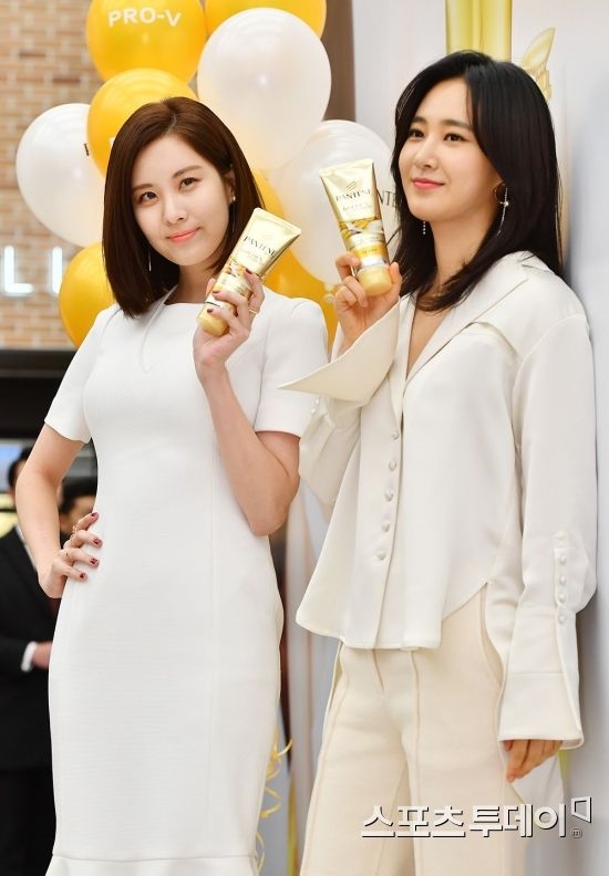 Seo Hyun (SNSD) hội ngộ thành viên Yuri tại sự kiện mới